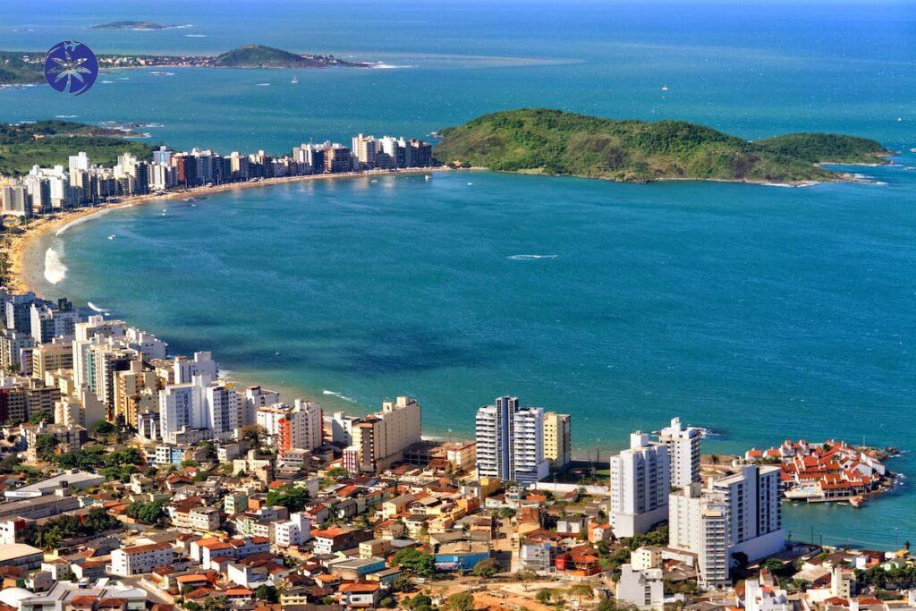 Imagem mostra praia do morro e morro da pescaria em Guarapari