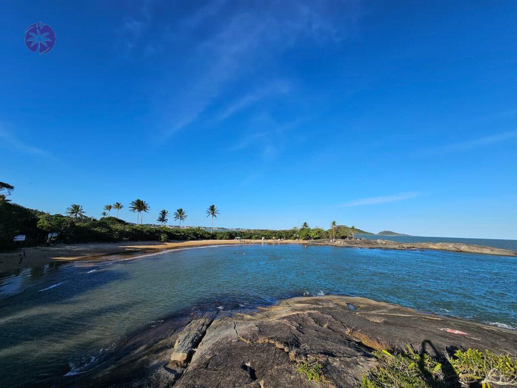 Imagem mostra tres praias em guarapari
