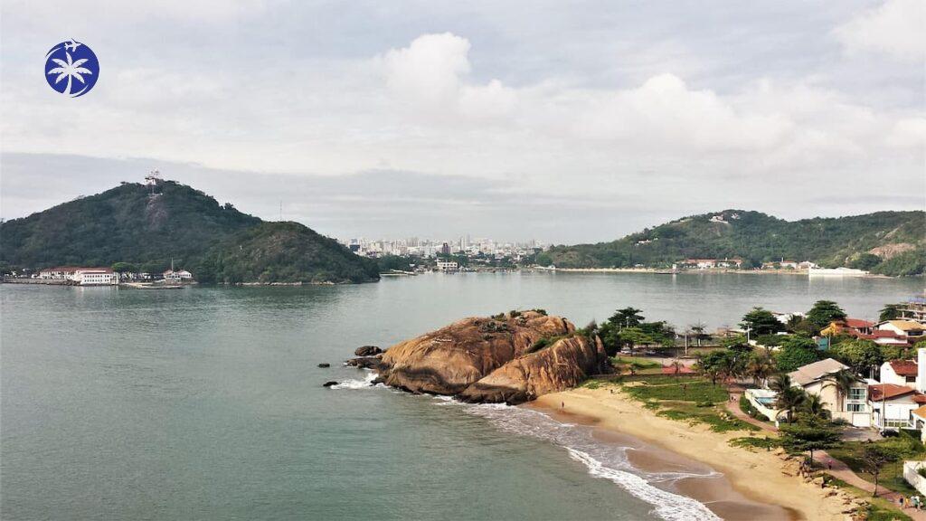 Imagem mostra o Convento da Penha em Vila Velha, uma das cidades perto de Guarapari.