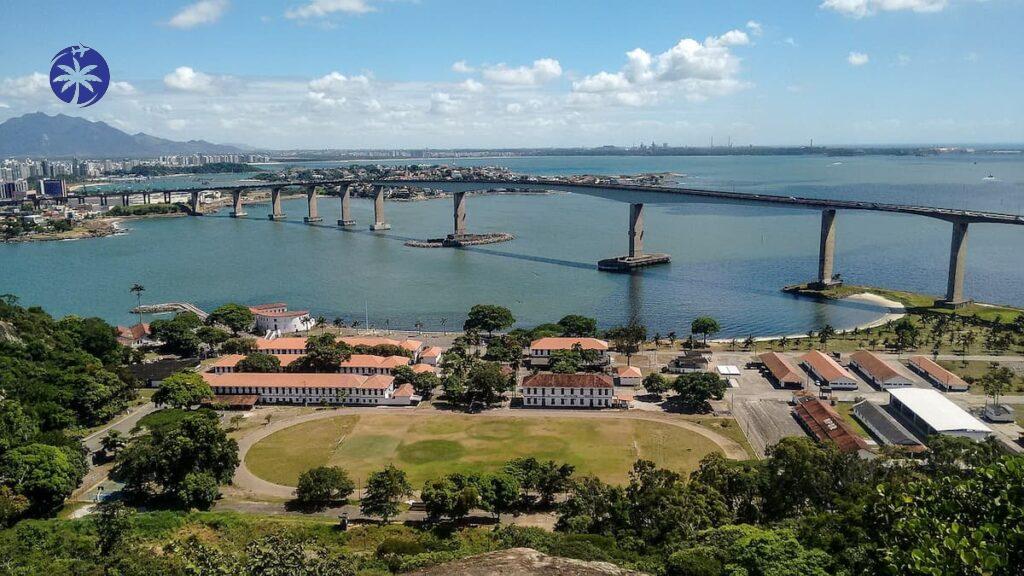 Imagem mostra Terceira Ponte em Vila Velha, o caminho mais tradicional e direto para quem quer saber como ir de Guarapari a Vitória é passando por essa ponte.